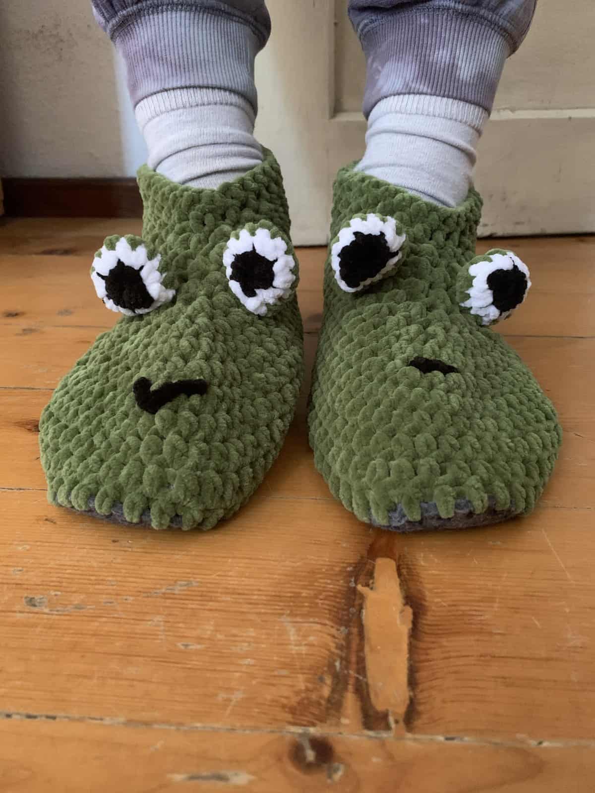 Frog socks crocheted by Sophie