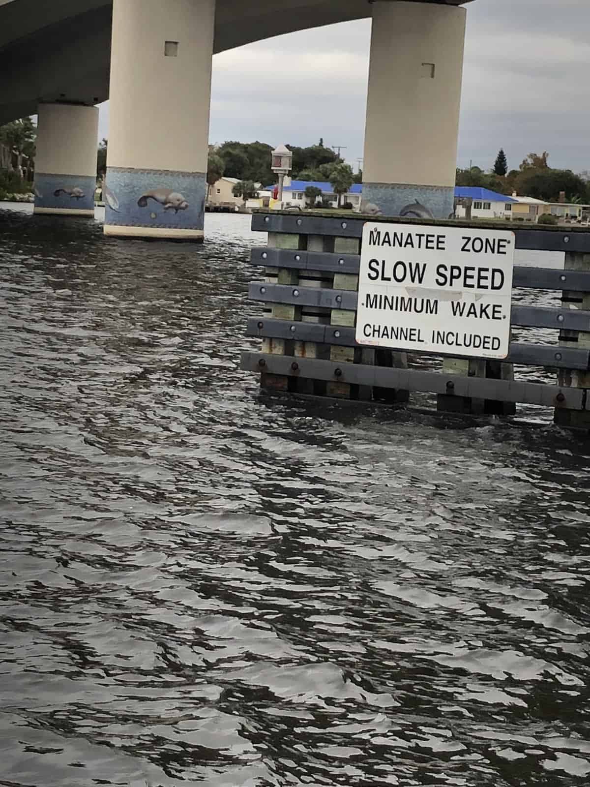 no wake sign in Florida